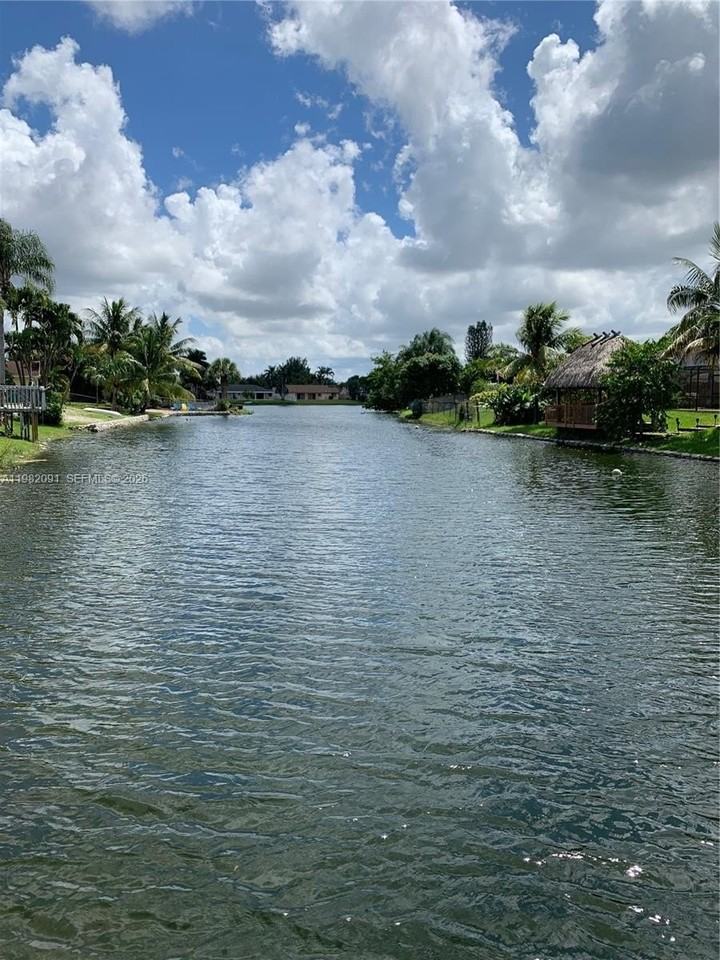 8421 Sw 28th St #0 - Photo 2 of 23