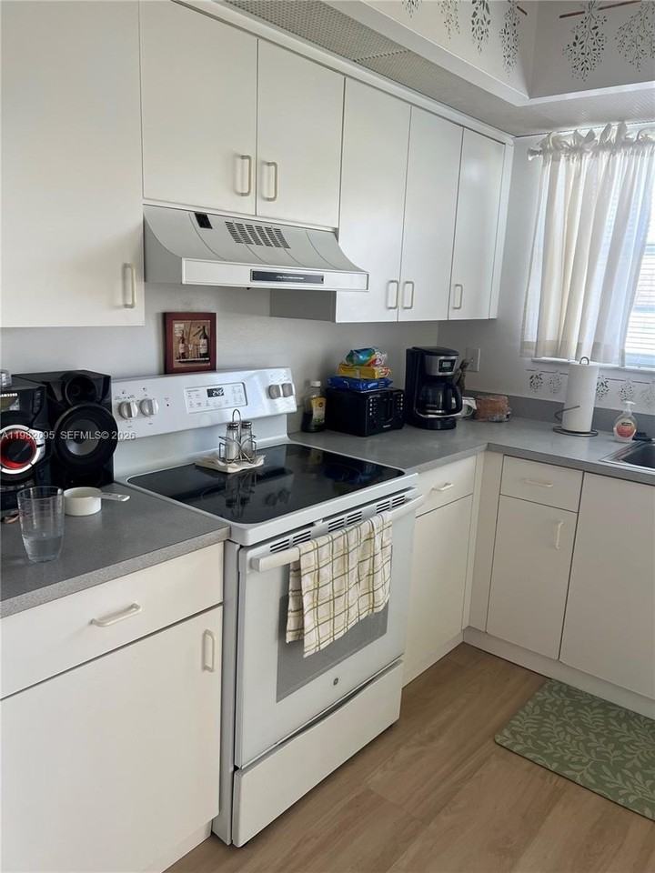 2525 Se 19th Pl #105B - Photo 5 of 11