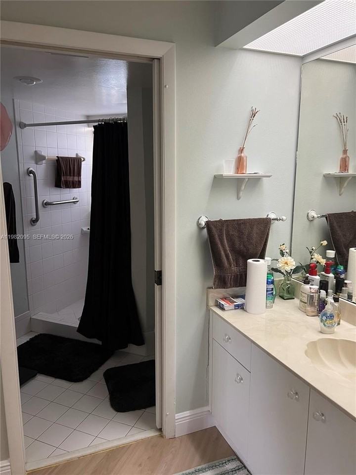 2525 Se 19th Pl #105B - Photo 7 of 11