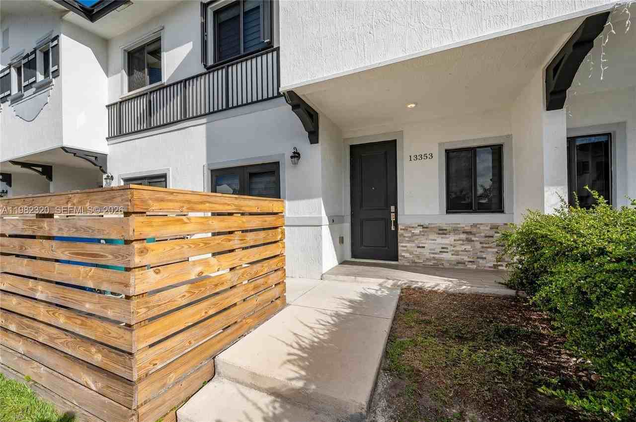 13353 Sw 250th Ter - Photo 2 of 25