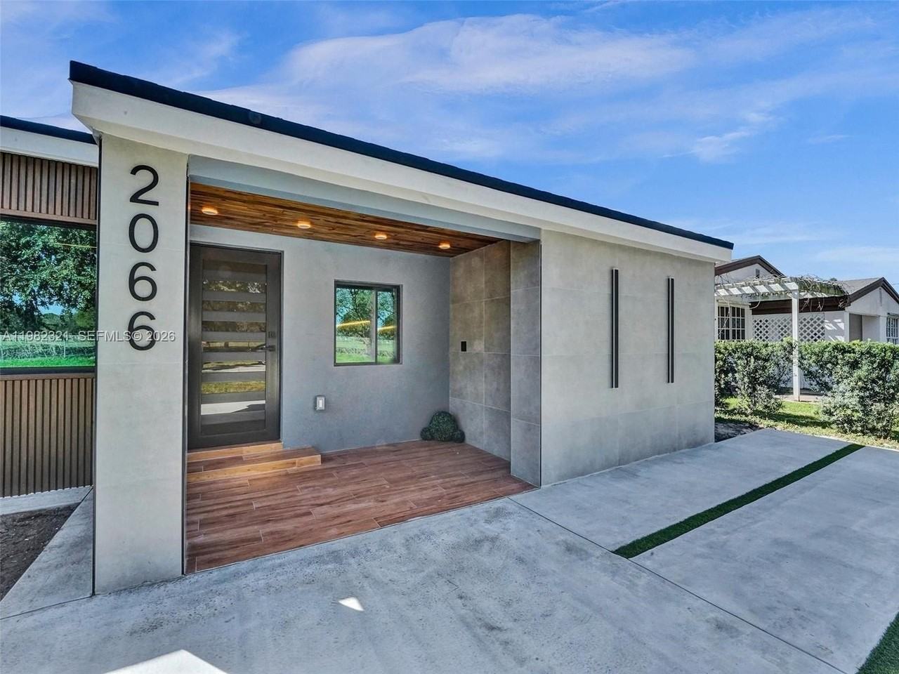 2066 Ne 174th St - Photo 2 of 50