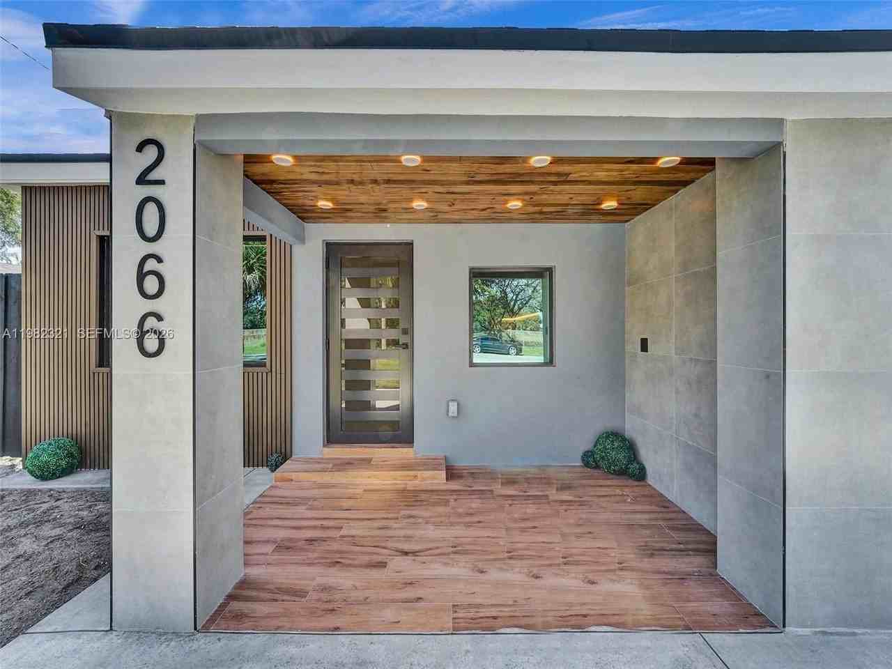 2066 Ne 174th St - Photo 4 of 50