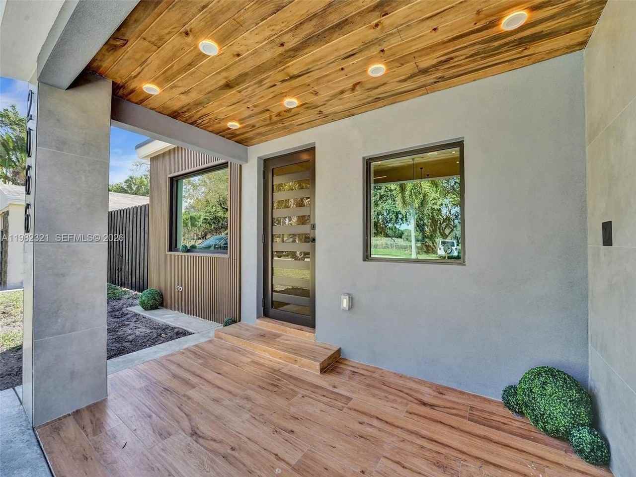 2066 Ne 174th St - Photo 5 of 50