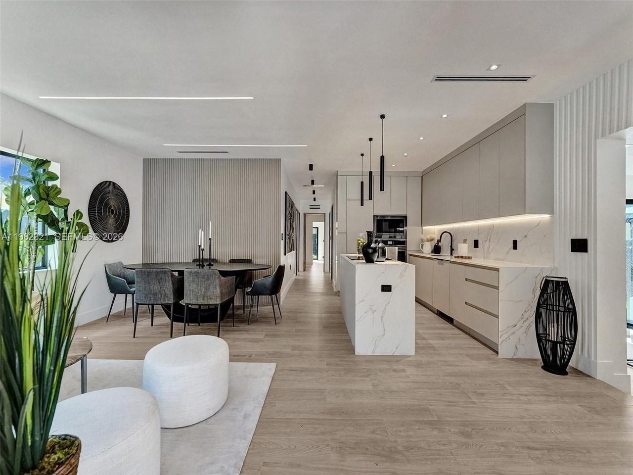 2066 Ne 174th St - Photo 6 of 50