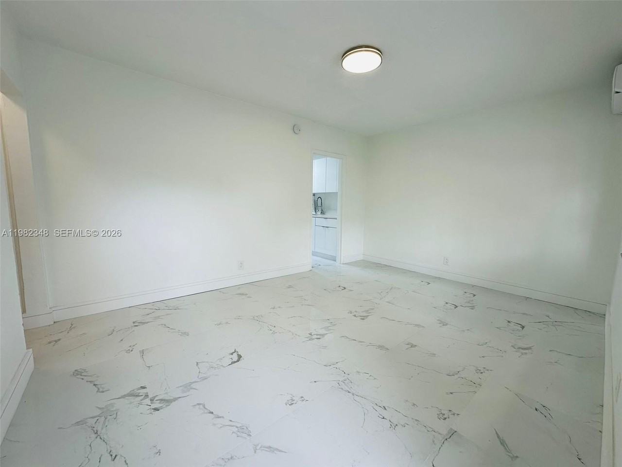 407 Se 14th Ct SE 14th Ct #3 - Photo 4 of 16