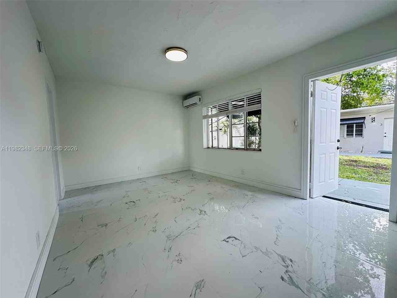 407 Se 14th Ct SE 14th Ct #3 - Photo 6 of 16