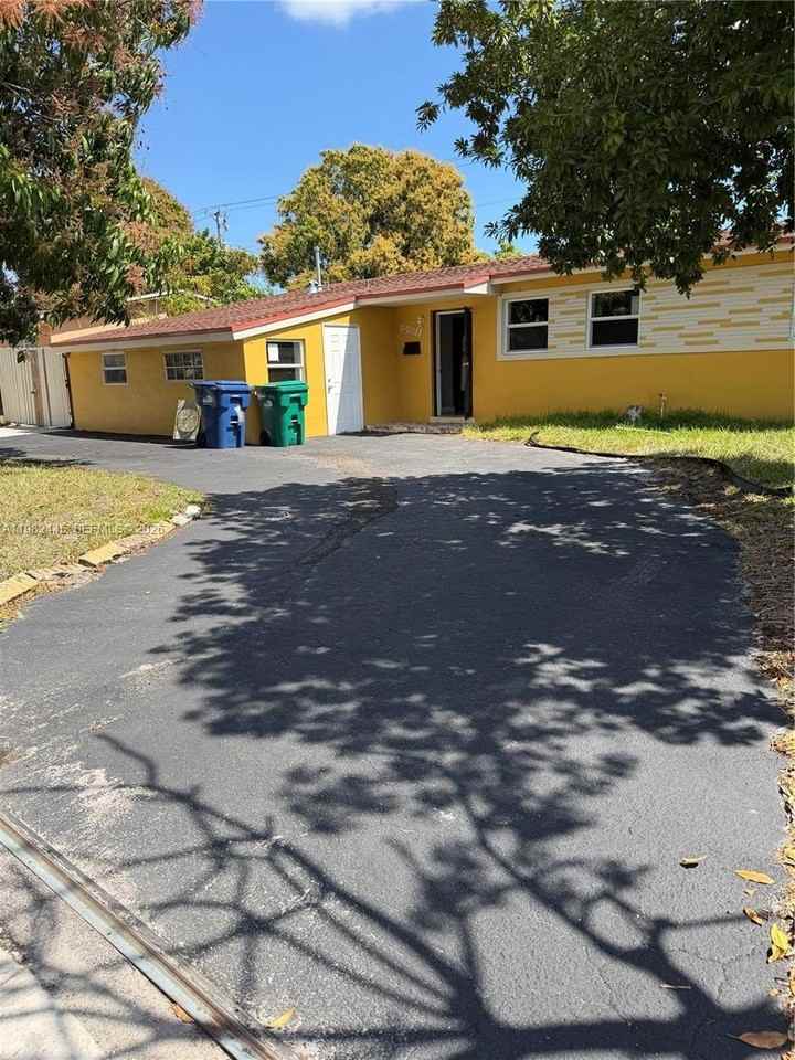 18811 Nw 24th Ave #0 - Photo 2 of 6