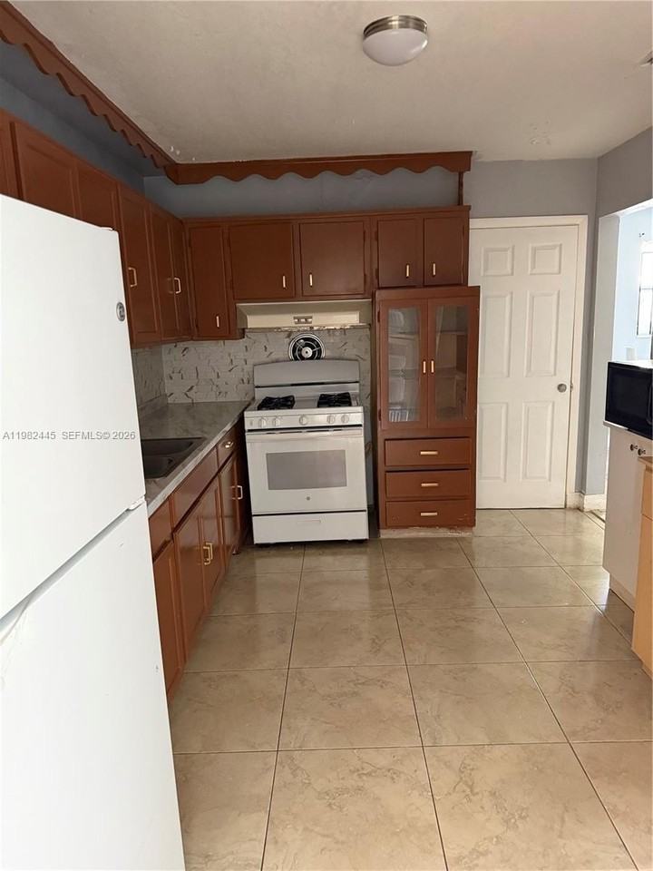 18811 Nw 24th Ave #0 - Photo 6 of 6