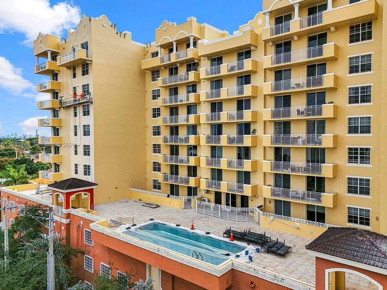 215 Sw 42nd Ave #801 - Photo 2 of 31