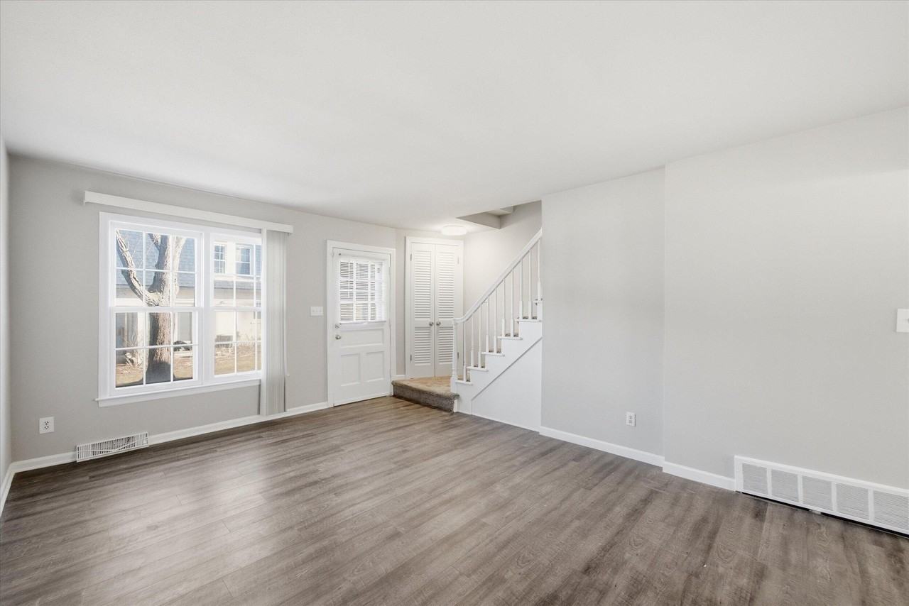 4273 W Cherrywood Ln - Photo 4 of 25