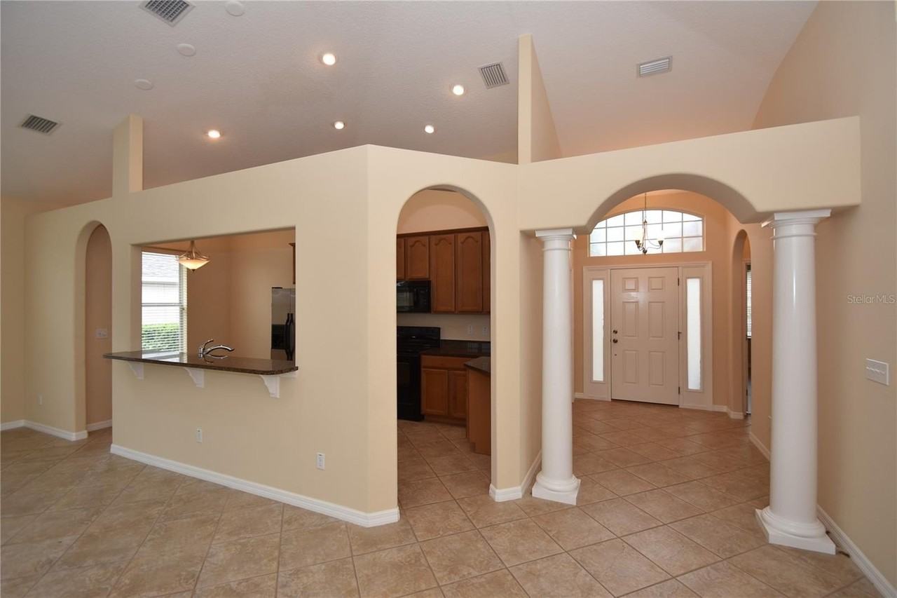 40 Arrowhead Dr - Photo 4 of 47