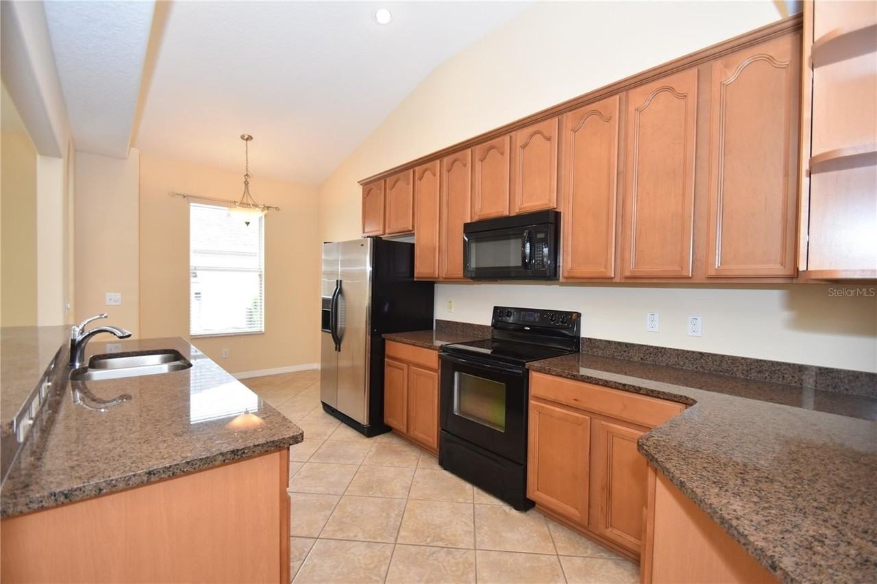 40 Arrowhead Dr - Photo 6 of 47