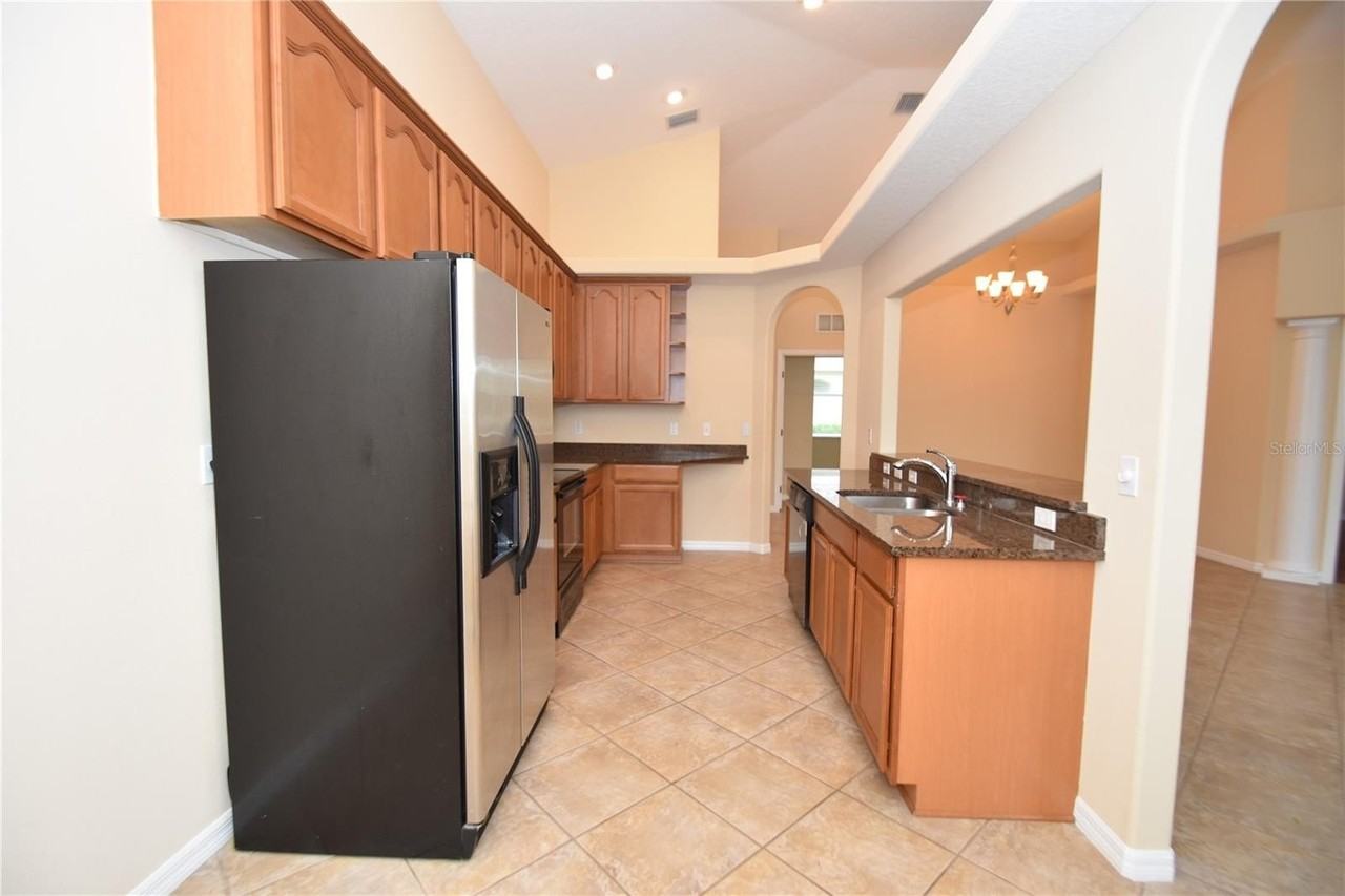 40 Arrowhead Dr - Photo 7 of 47