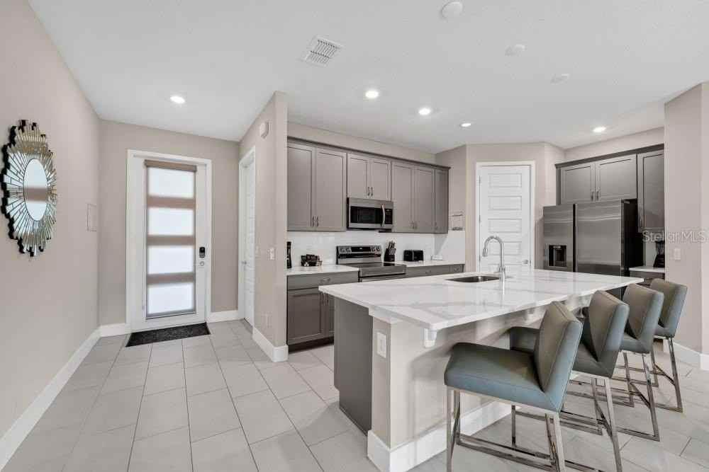 7846 Spectrum Dr - Photo 6 of 37