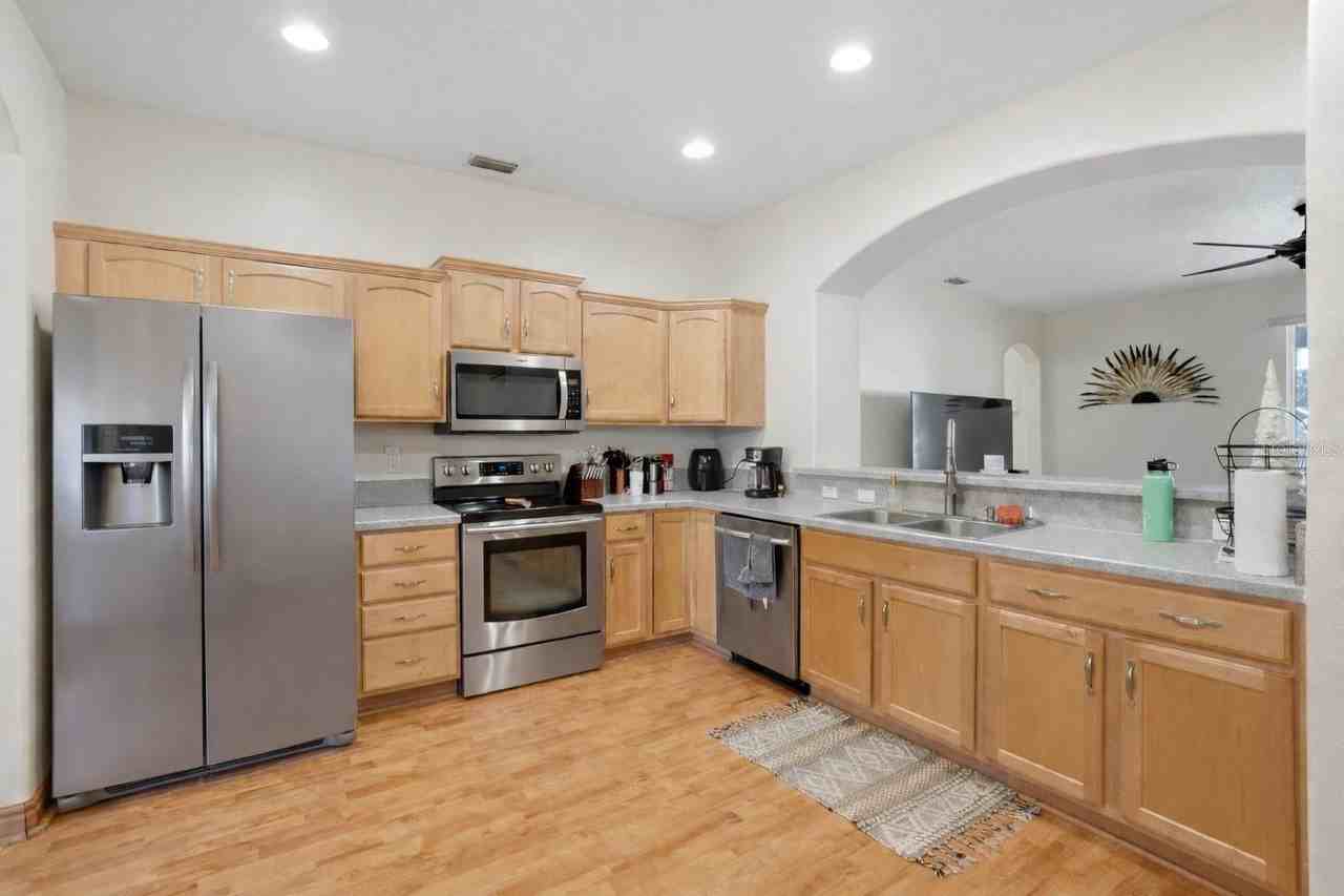 5810 Hummingbird Ct - Photo 3 of 23