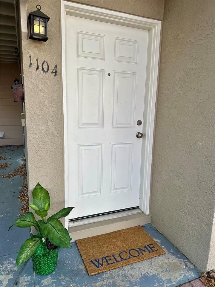 1104 Hardy Ave - Photo 2 of 11