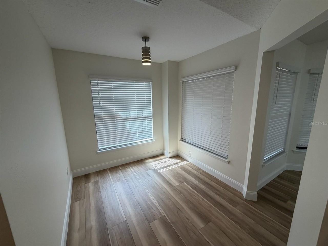 990 Campello St - Photo 5 of 23