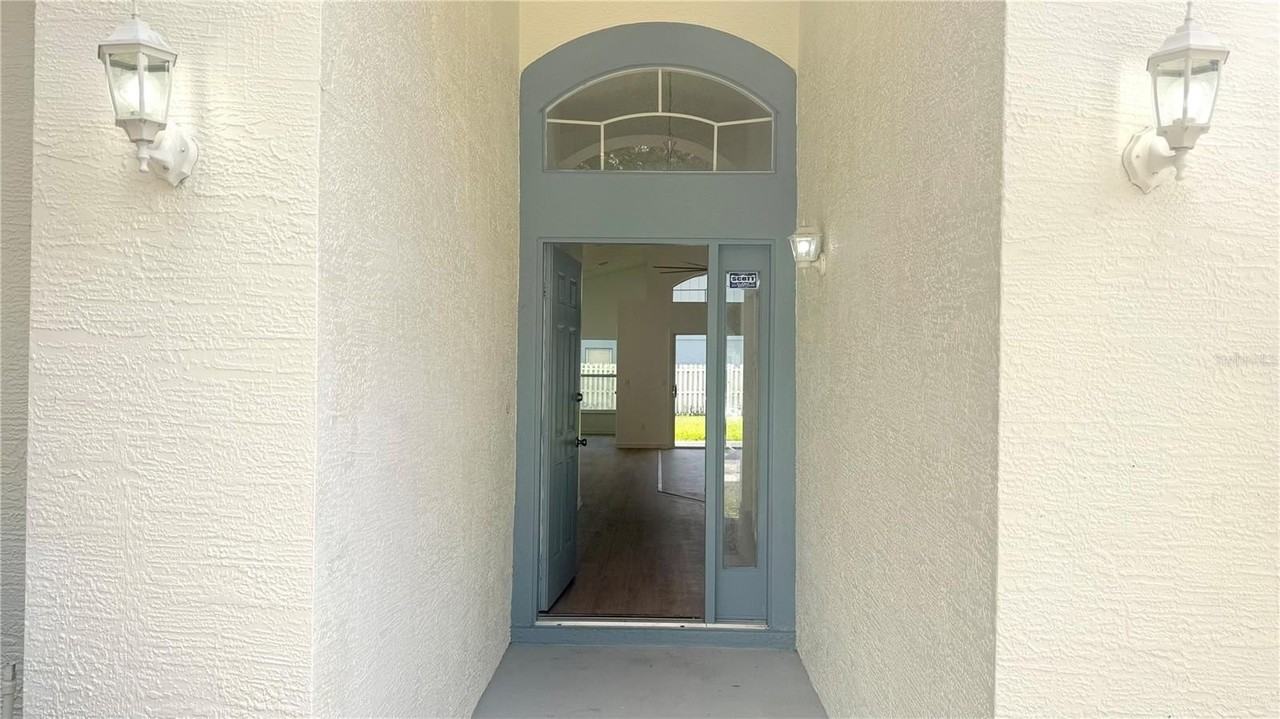 13427 Heron Cove Dr - Photo 4 of 37