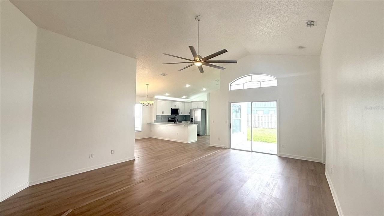 13427 Heron Cove Dr - Photo 7 of 37