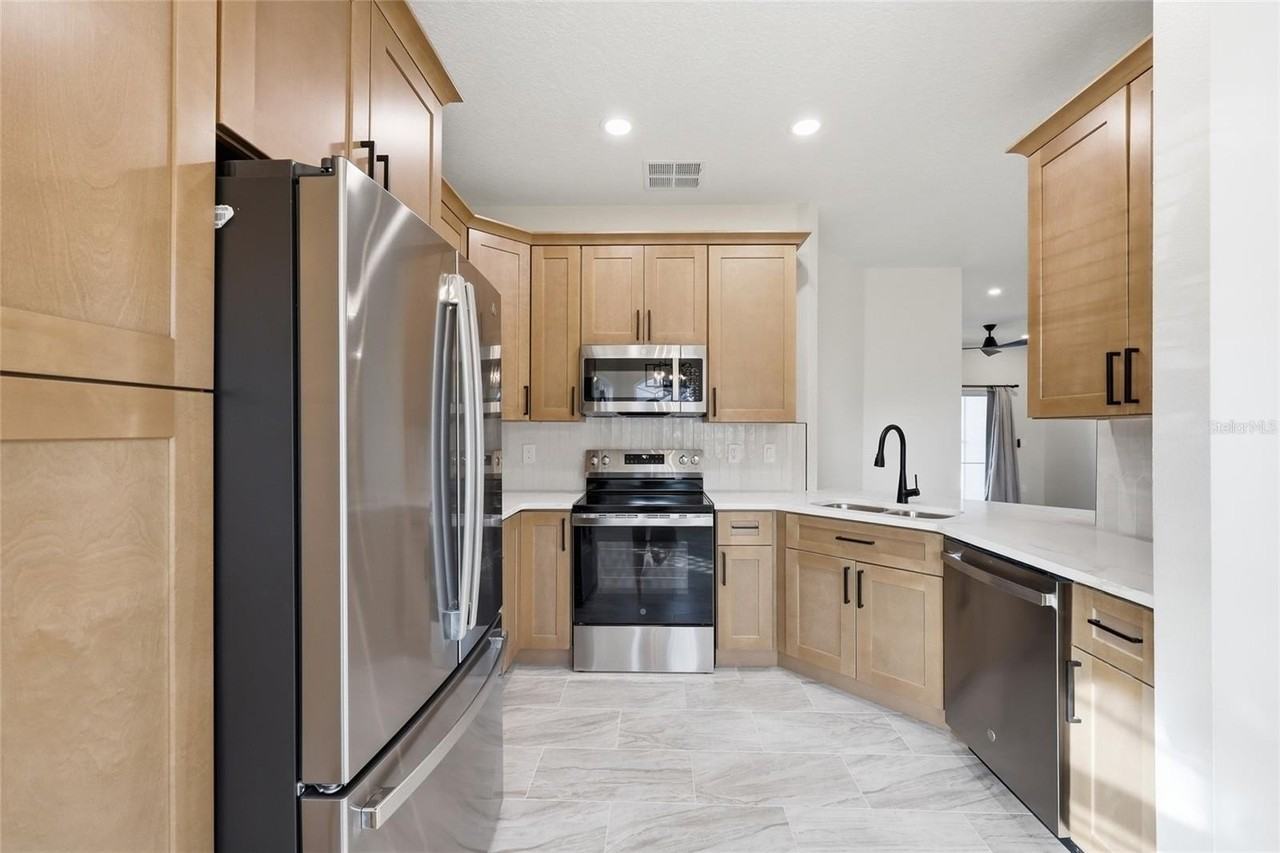 4506 Waterside Pointe Cir - Photo 6 of 25