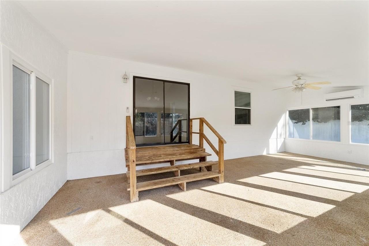 2700 Se 35th St - Photo 4 of 4