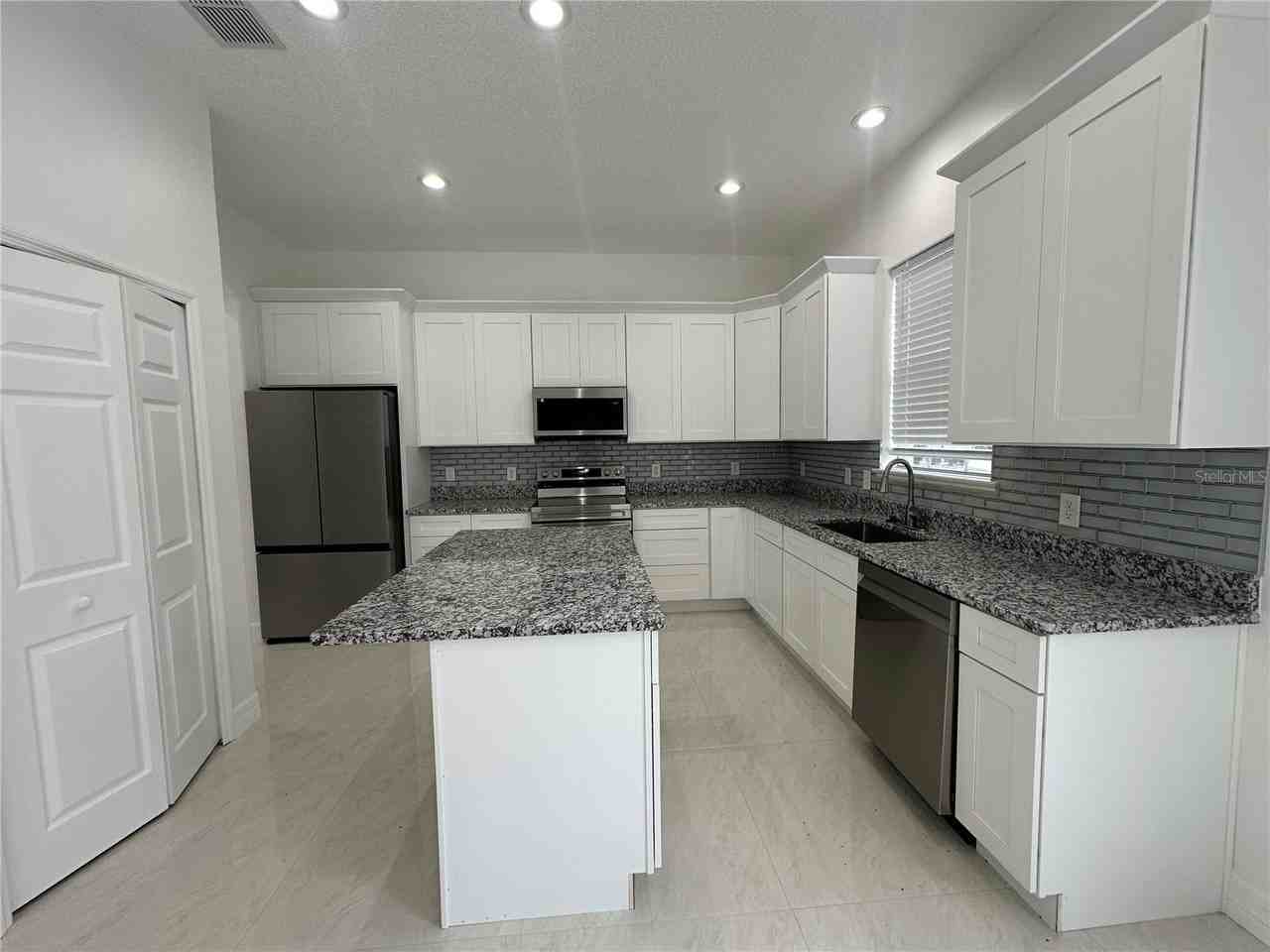 1907 Cedar Arch Ln - Photo 5 of 21