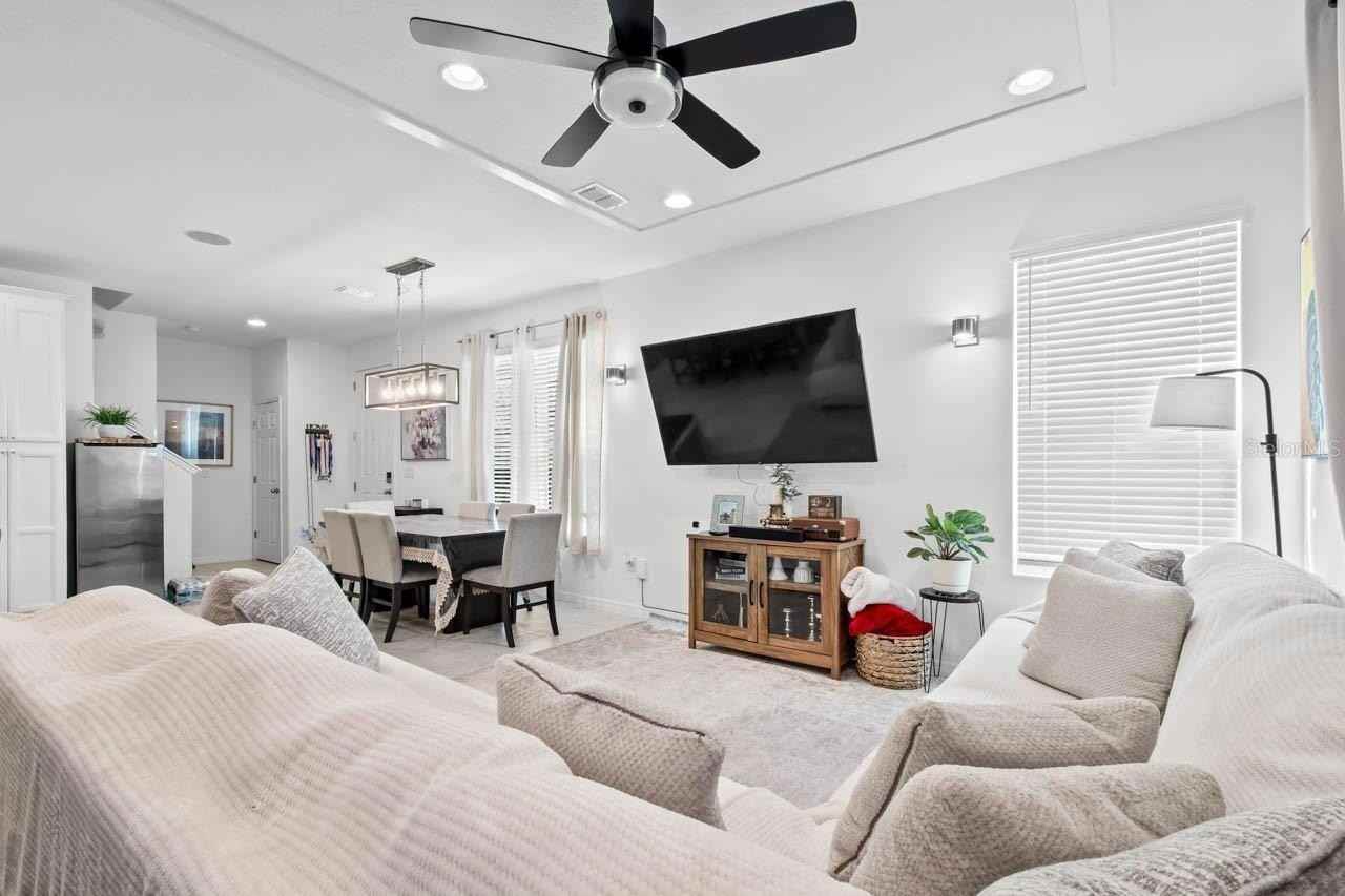 6262 Goldcoast Ave - Photo 4 of 50