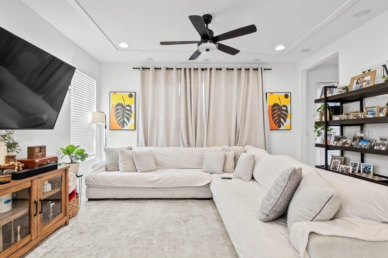 6262 Goldcoast Ave - Photo 7 of 50