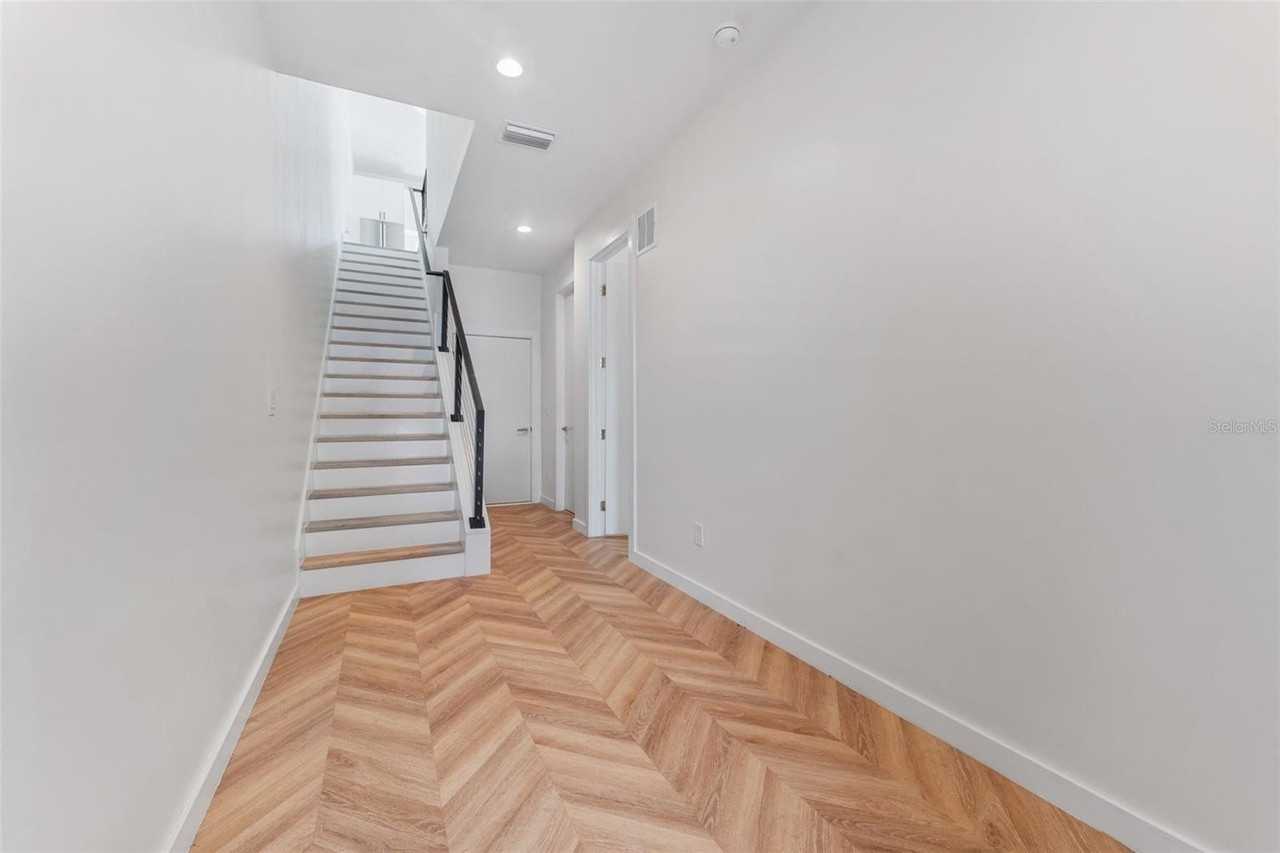 102 W Adalee St #4 - Photo 2 of 31