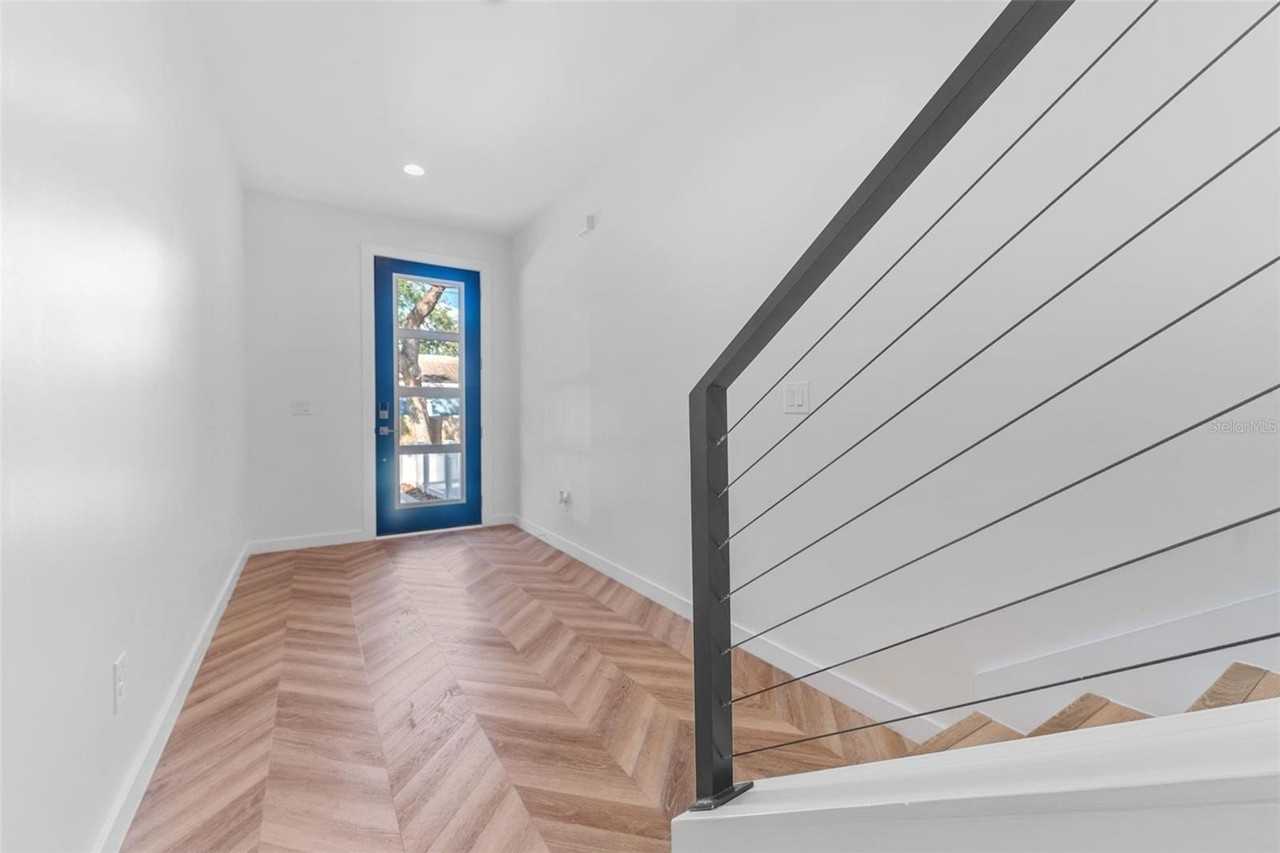 102 W Adalee St #4 - Photo 3 of 31