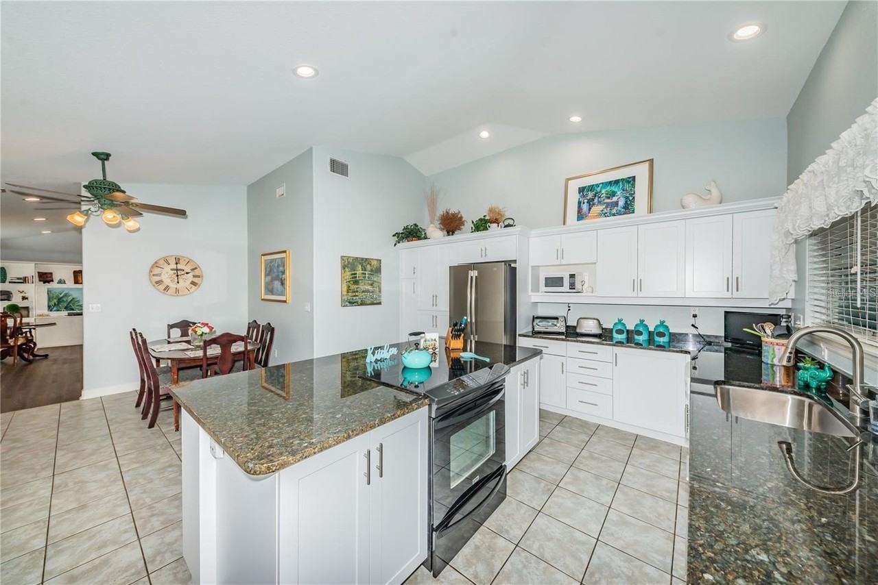 301 Washington Ave - Photo 5 of 12