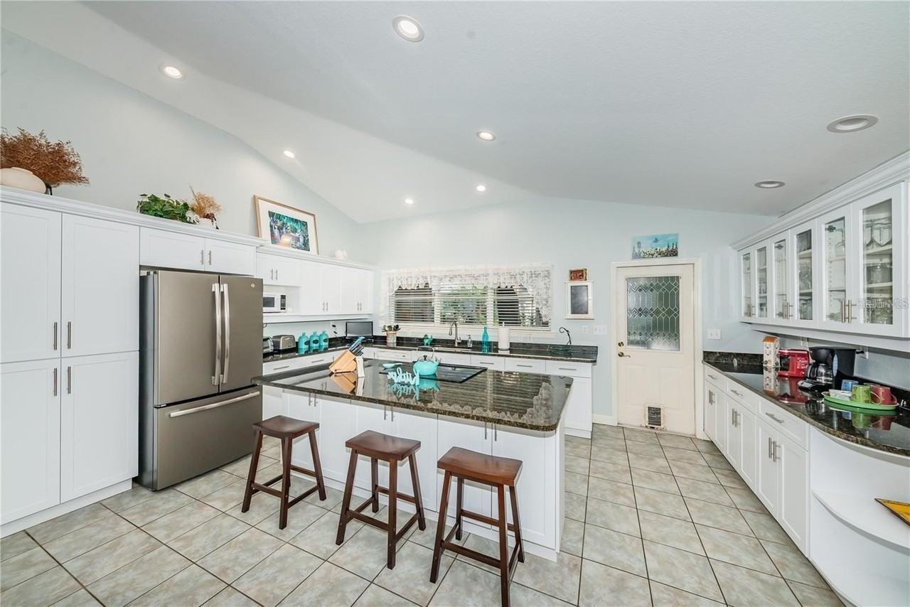 301 Washington Ave - Photo 6 of 12