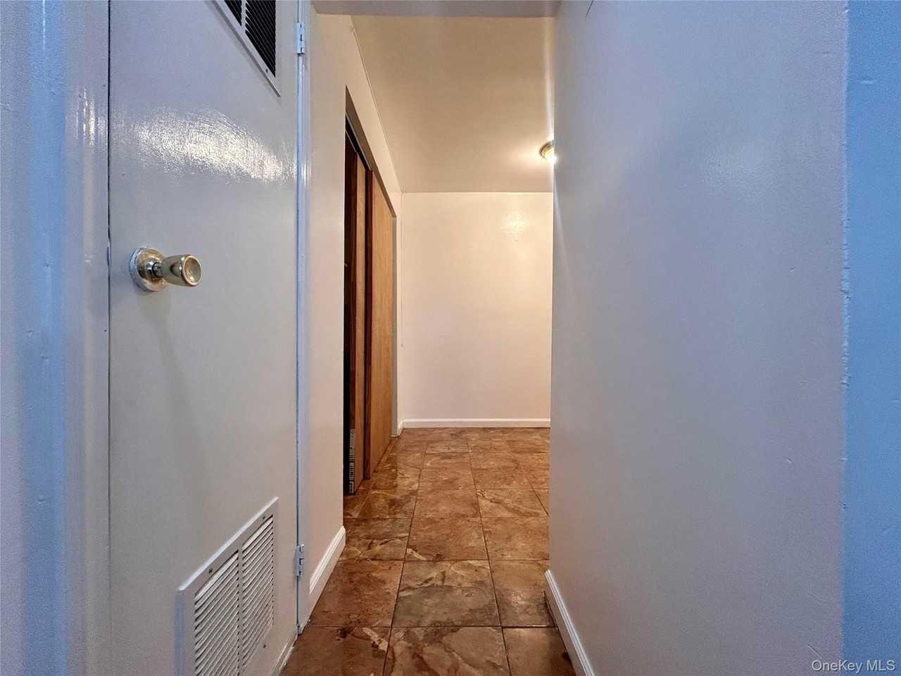 9 Wyndover Woods Ln Apt 23 - Photo 5 of 10