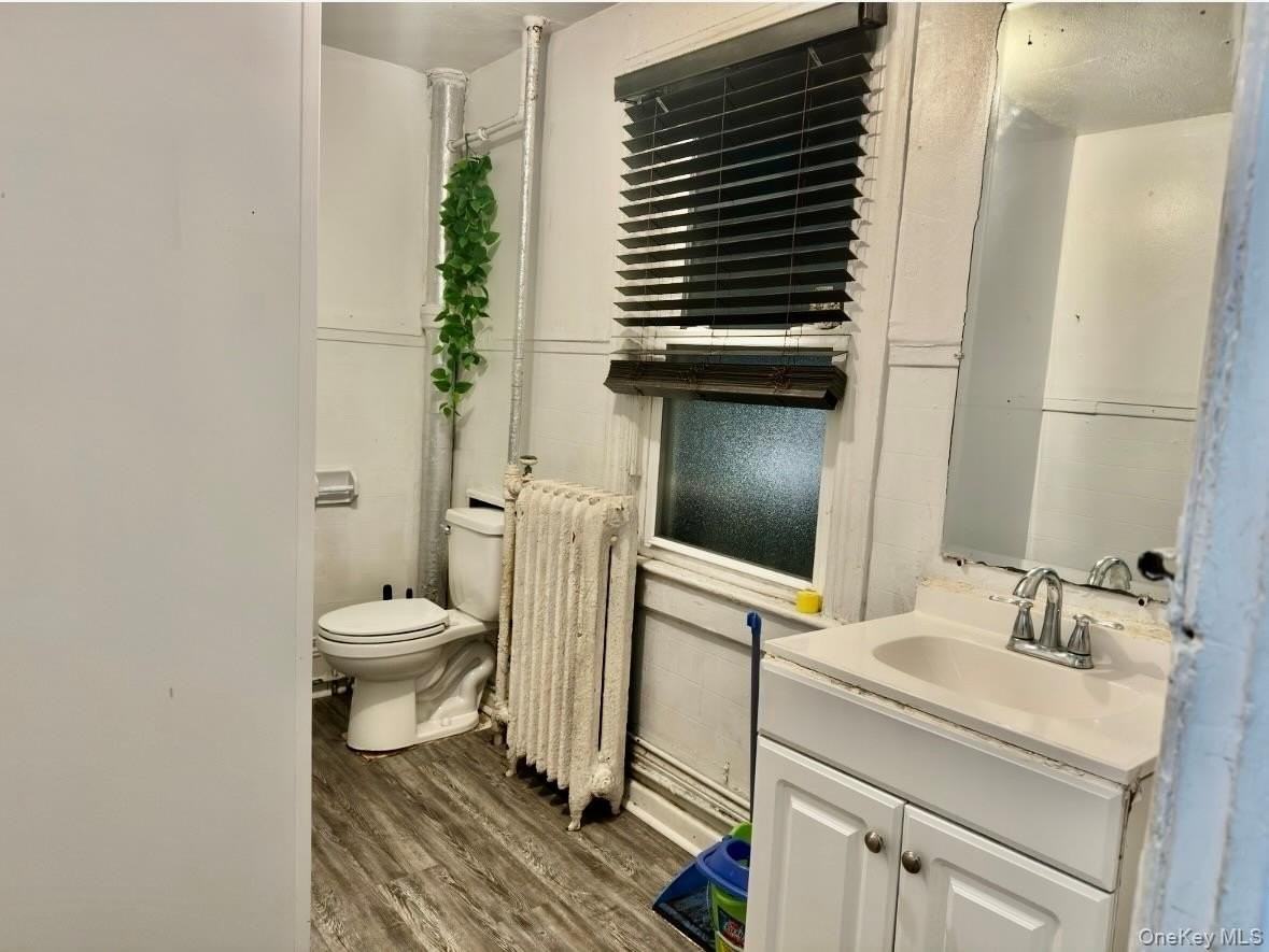 248 Lawrence Ave - Photo 4 of 6