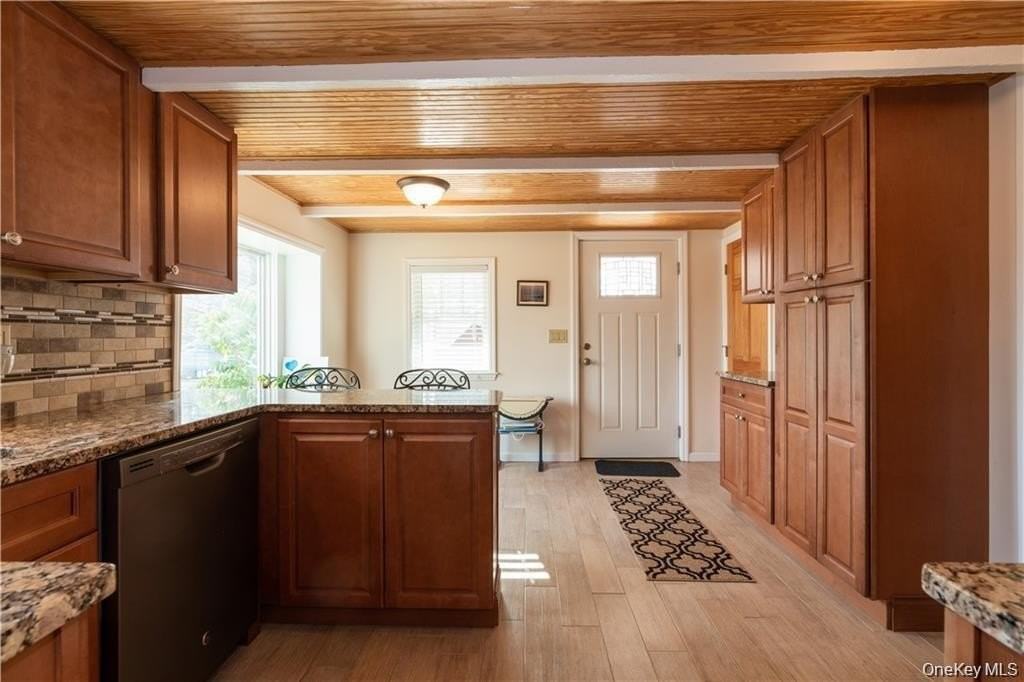 401 Nichols St - Photo 3 of 22