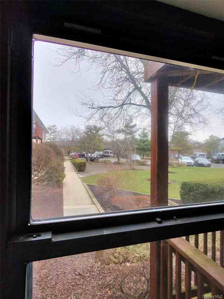 285 Sneden Pl W Unit 285 - Photo 2 of 7