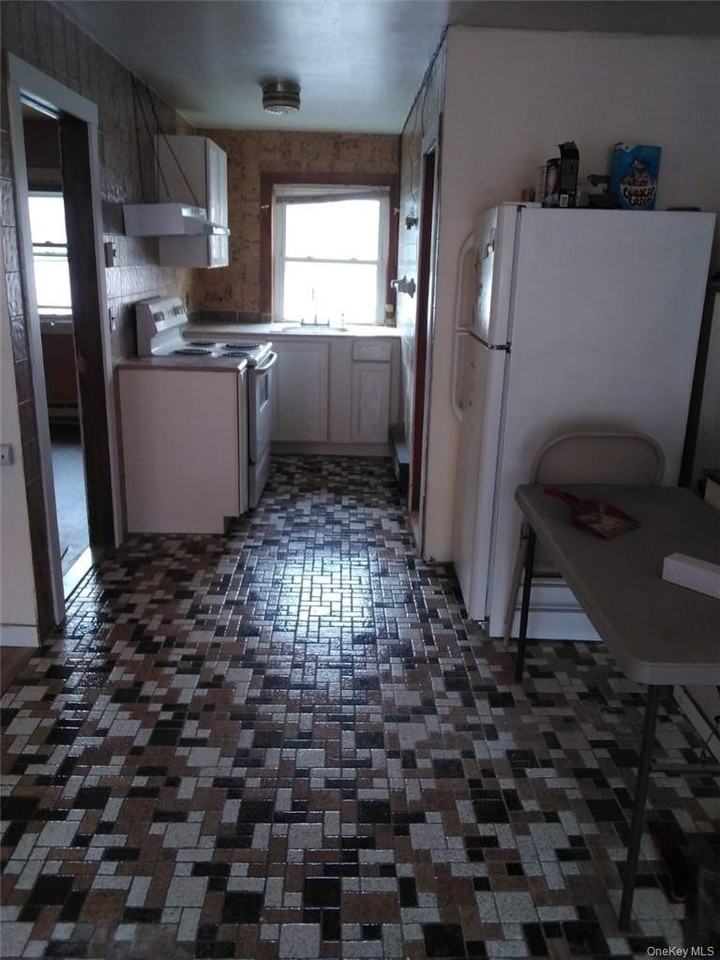 58 Main St - Photo 3 of 10