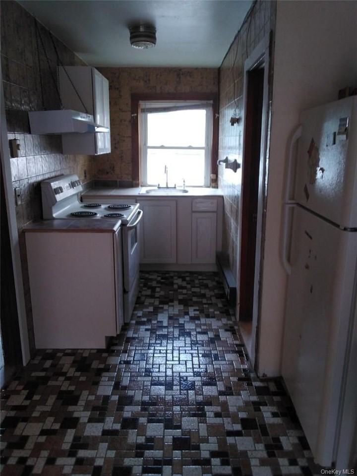 58 Main St - Photo 5 of 10