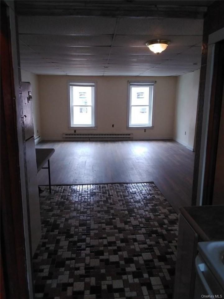 58 Main St - Photo 6 of 10