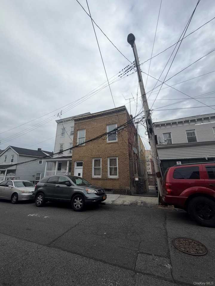 4 Ritters Ln Unit 2fl