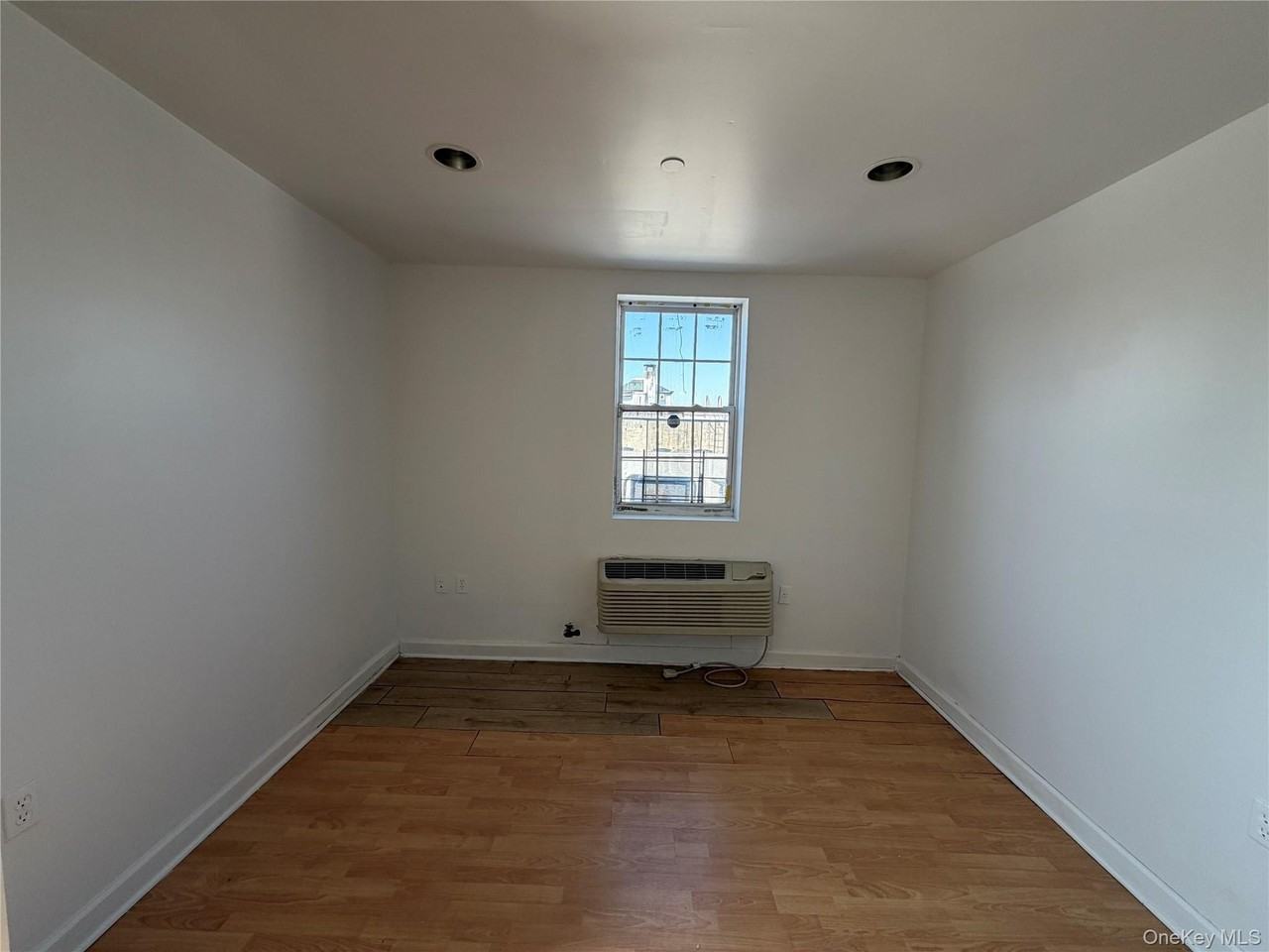 2381 Belmont Ave Apt 6a - Photo 3 of 17