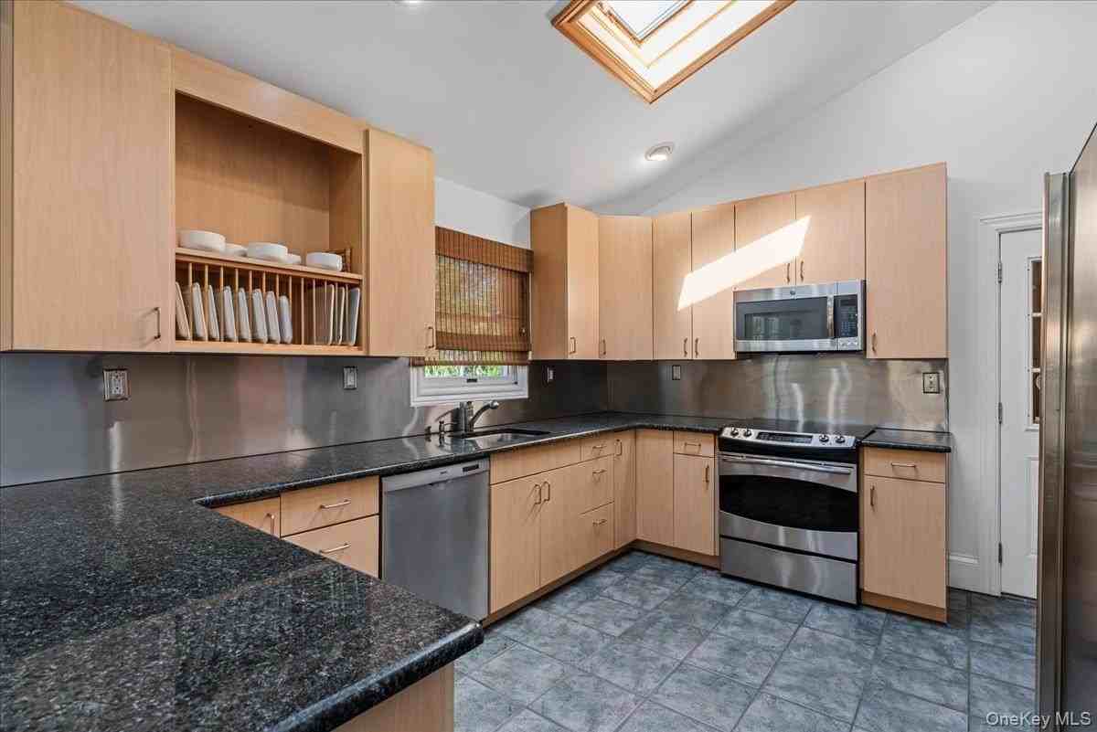 20 Alanson Ln - Photo 4 of 33