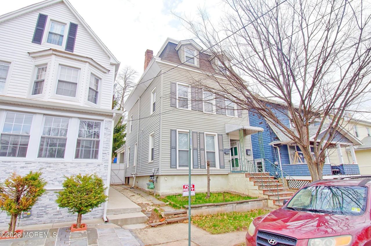 1076 Fulton St - Photo 2 of 27