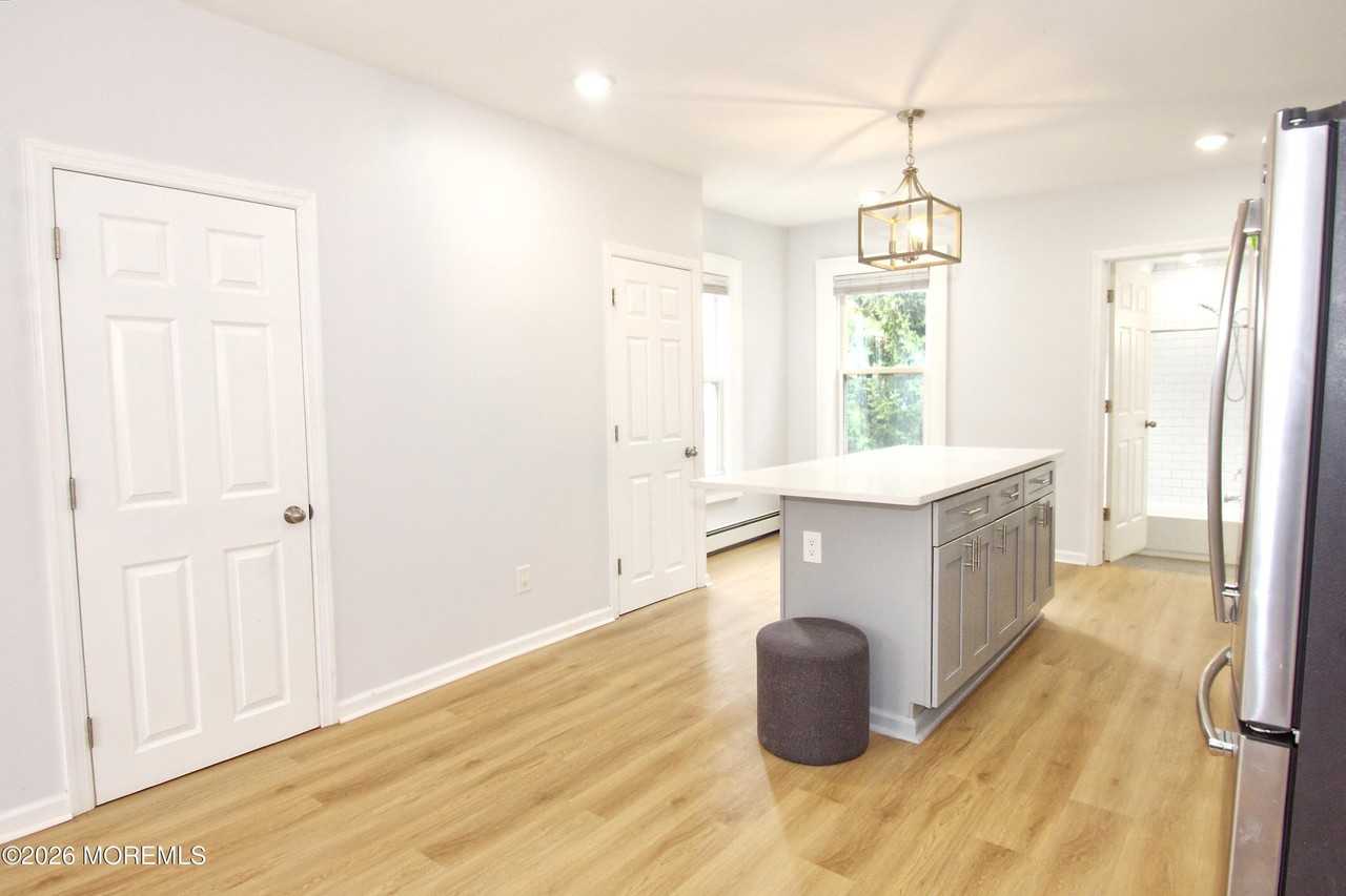 1076 Fulton St - Photo 4 of 27