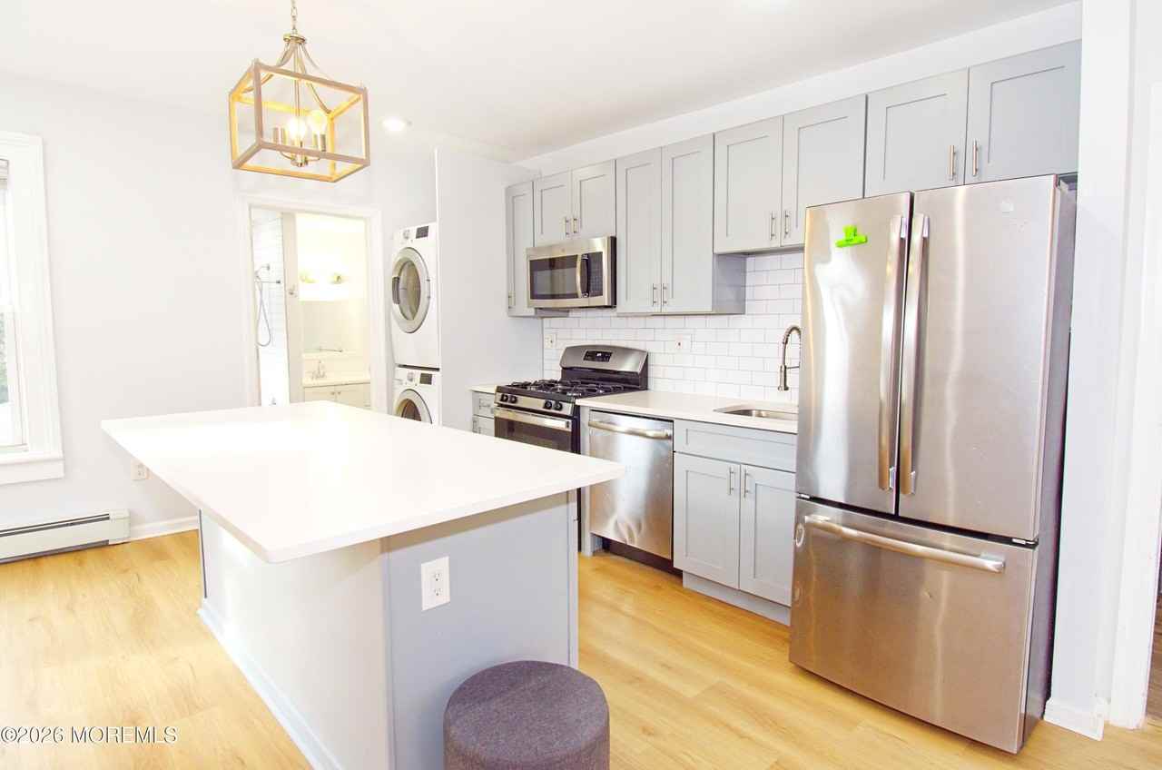 1076 Fulton St - Photo 5 of 27