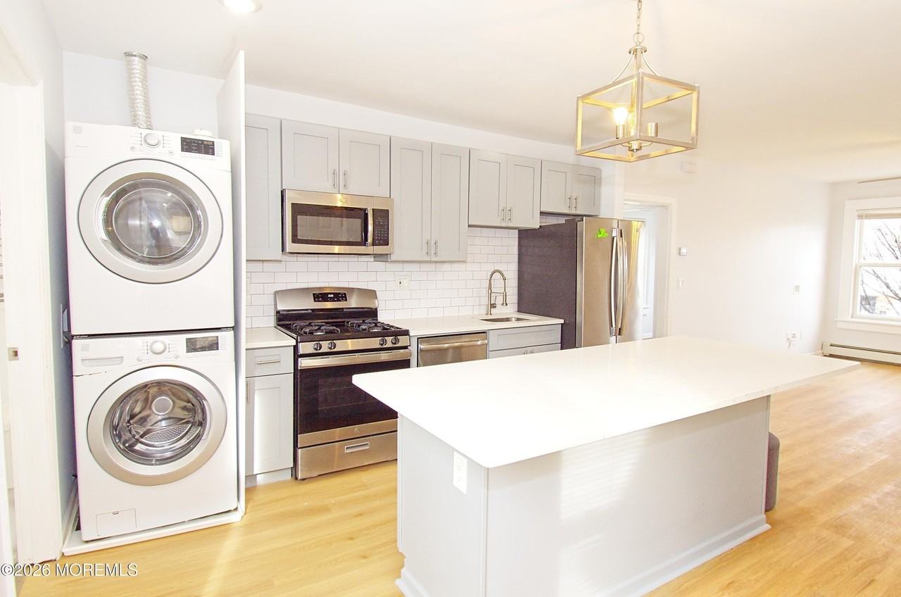 1076 Fulton St - Photo 6 of 27