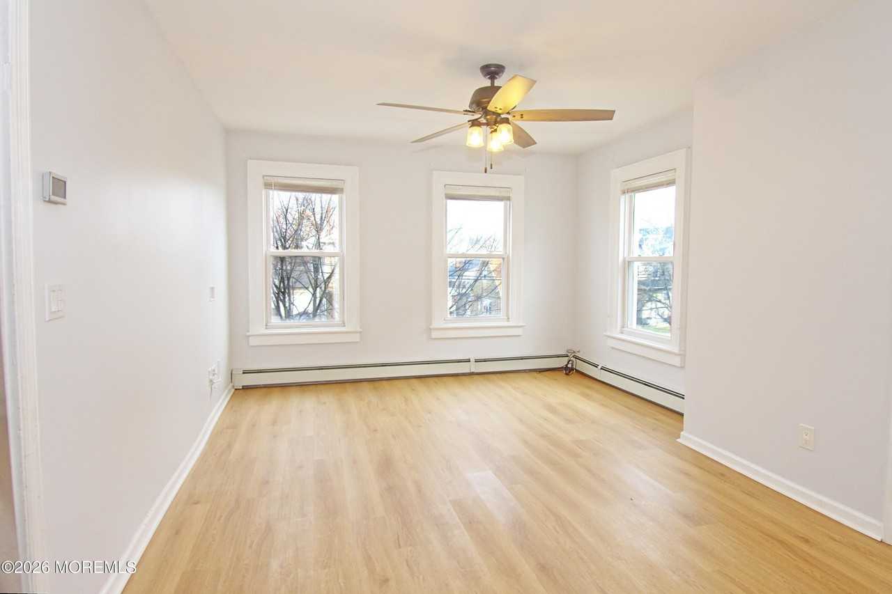 1076 Fulton St - Photo 7 of 27