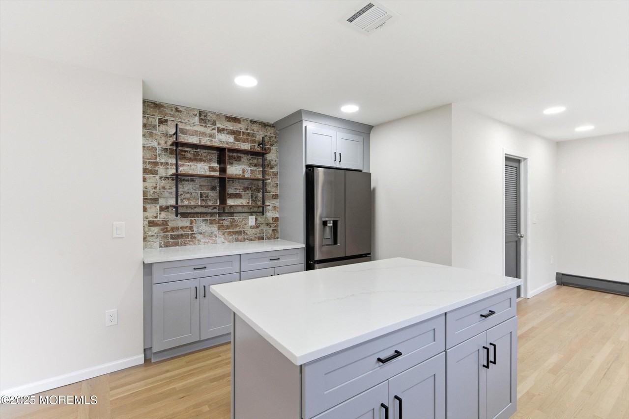 257 Alexander Ave - Photo 4 of 18