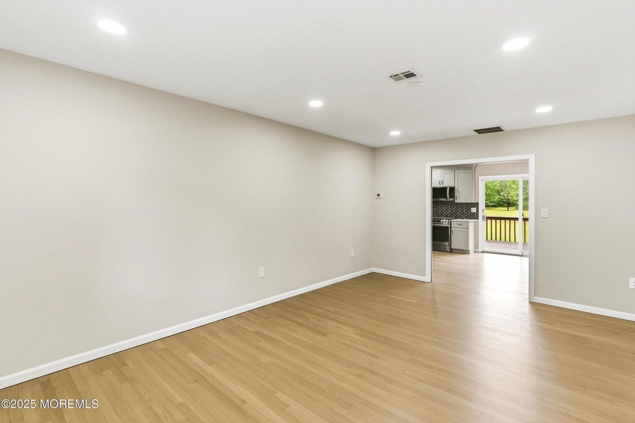 257 Alexander Ave - Photo 5 of 18