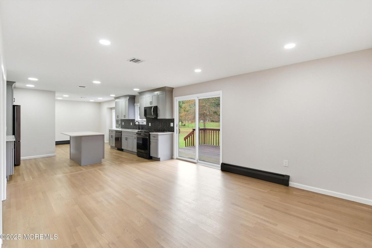 257 Alexander Ave - Photo 6 of 18